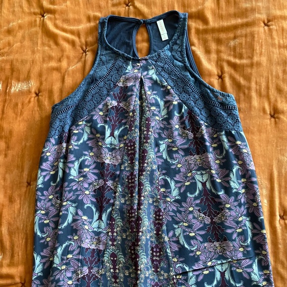 Small Xhilaration trapeze tank - Picture 4 of 5